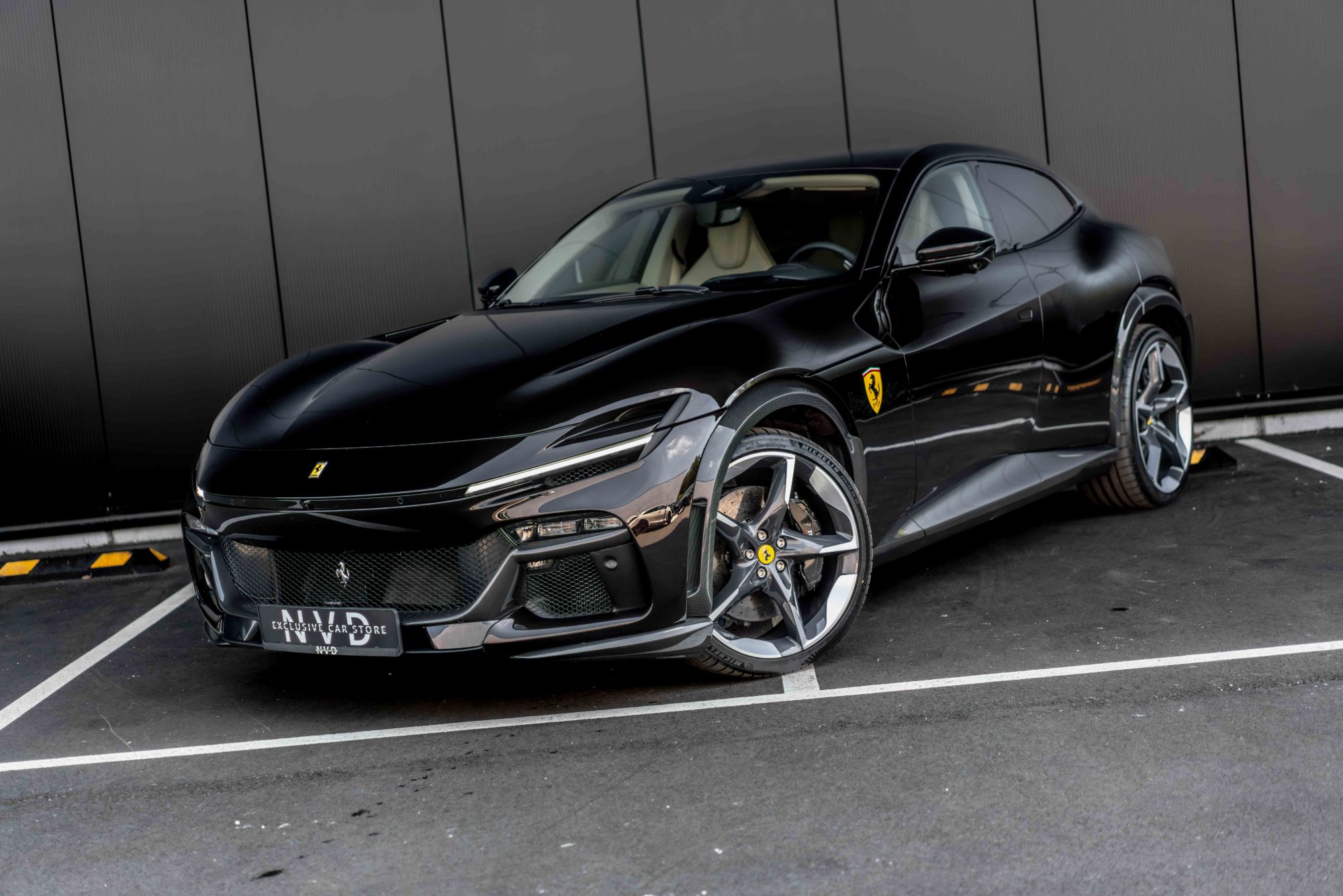 Ferrari Purosangue vooraanzicht